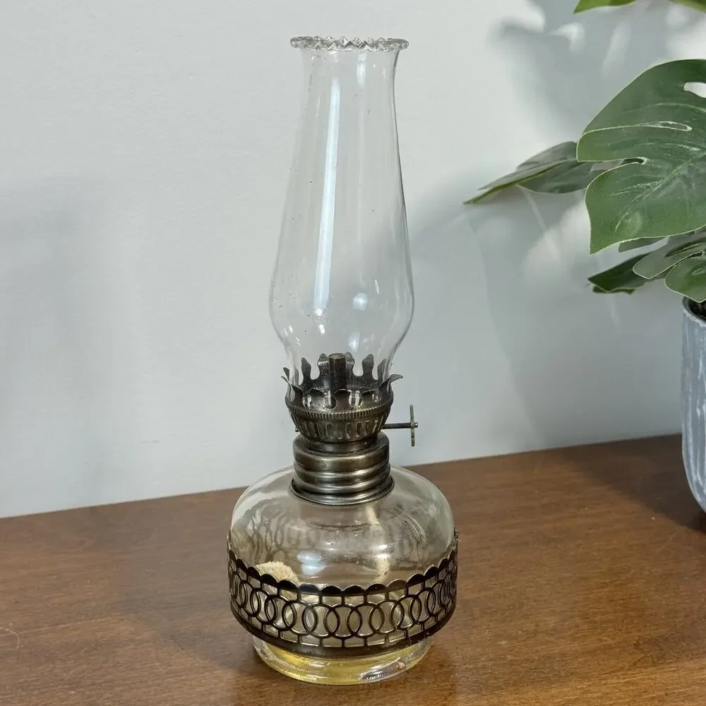 Vintage Kerosene Oil Lamp Clear Glass Base Antique Brass Finish Decor 8